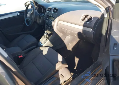 2014 Volkswagen Golf 2.5L z USA, uszkodzony, nr VIN WVWDB7AJ0EW010656